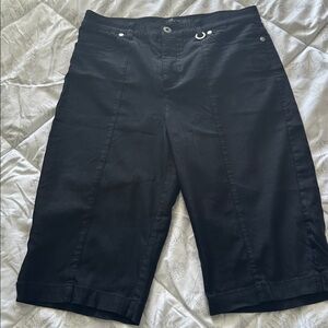 Simon Chang Bermuda shorts with stretch